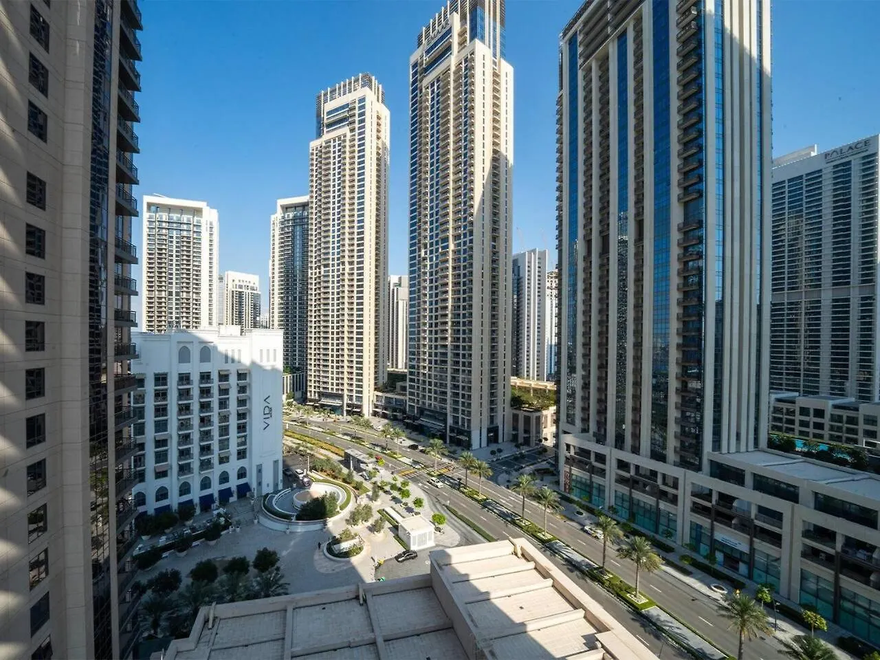Stylish 2 Bedroom Suite With Stunning Creek And Skyline Views Dubai Apartment