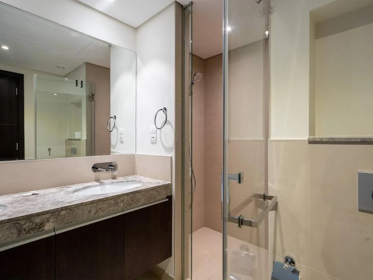 Stylish 2 Bedroom Suite With Stunning Creek And Skyline Views Dubai 0*,  United Arab Emirates