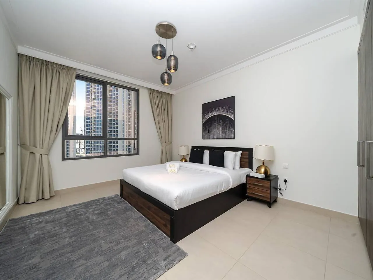 Stylish 2 Bedroom Suite With Stunning Creek And Skyline Views Dubai