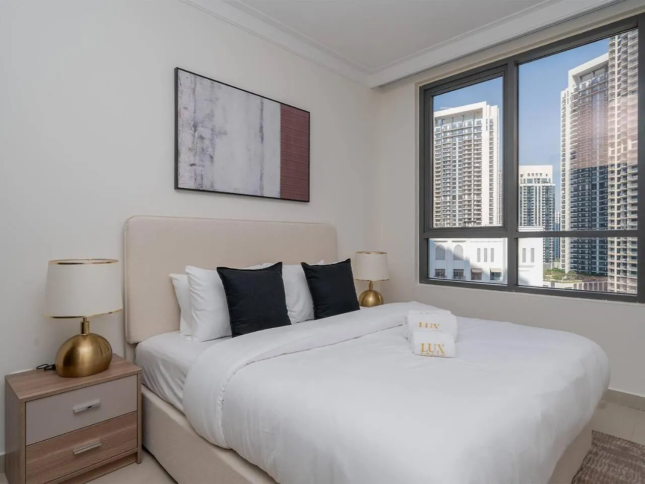 Stylish 2 Bedroom Suite With Stunning Creek And Skyline Views Dubai Apartment