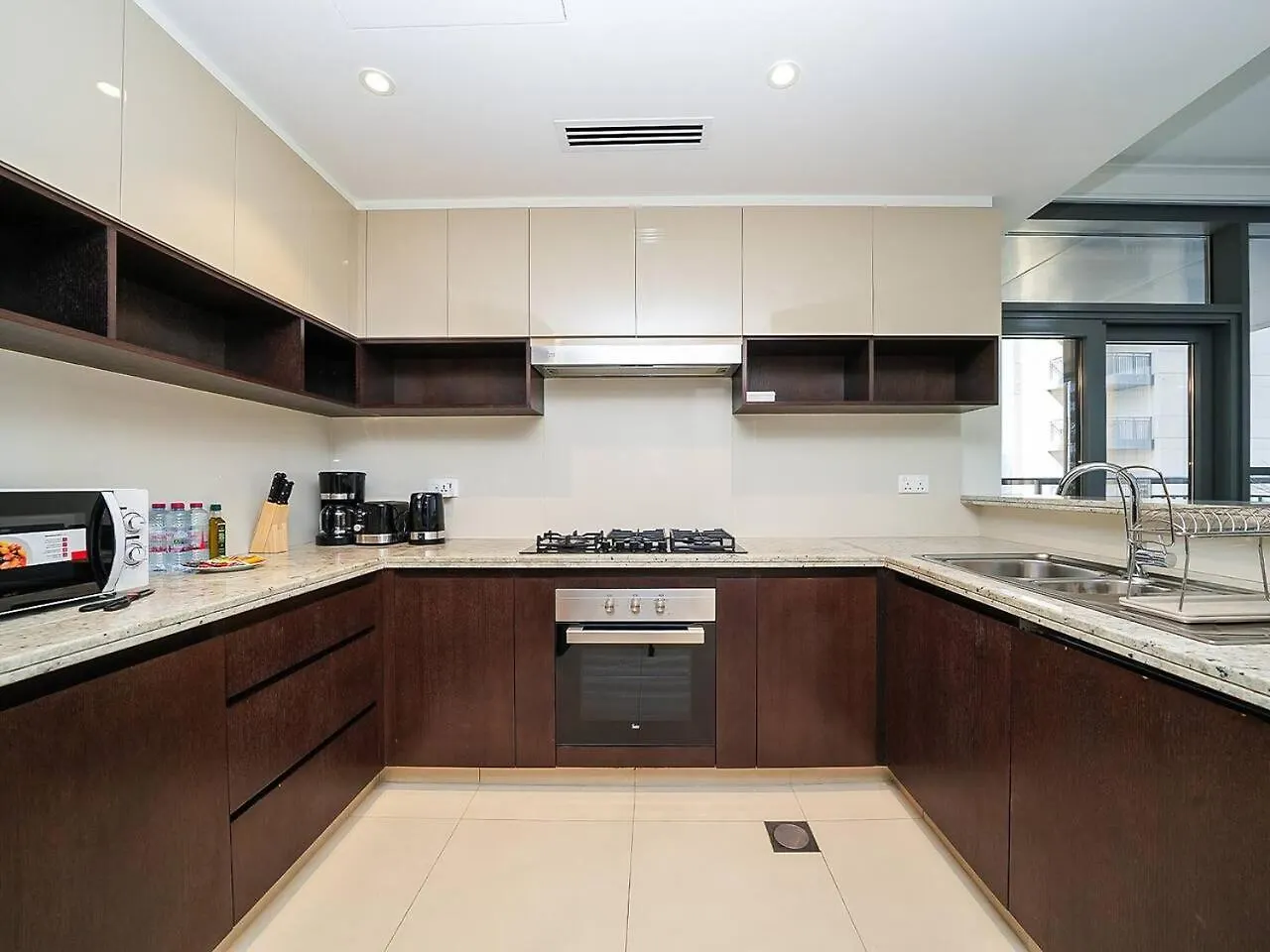 Stylish 2 Bedroom Suite With Stunning Creek And Skyline Views Dubai