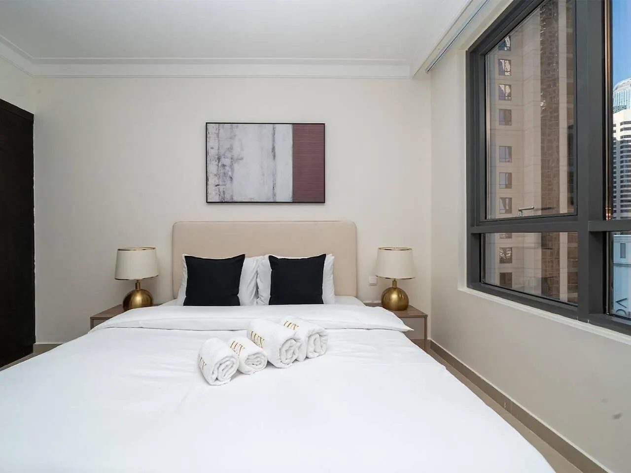 Stylish 2 Bedroom Suite With Stunning Creek And Skyline Views Dubai Apartment